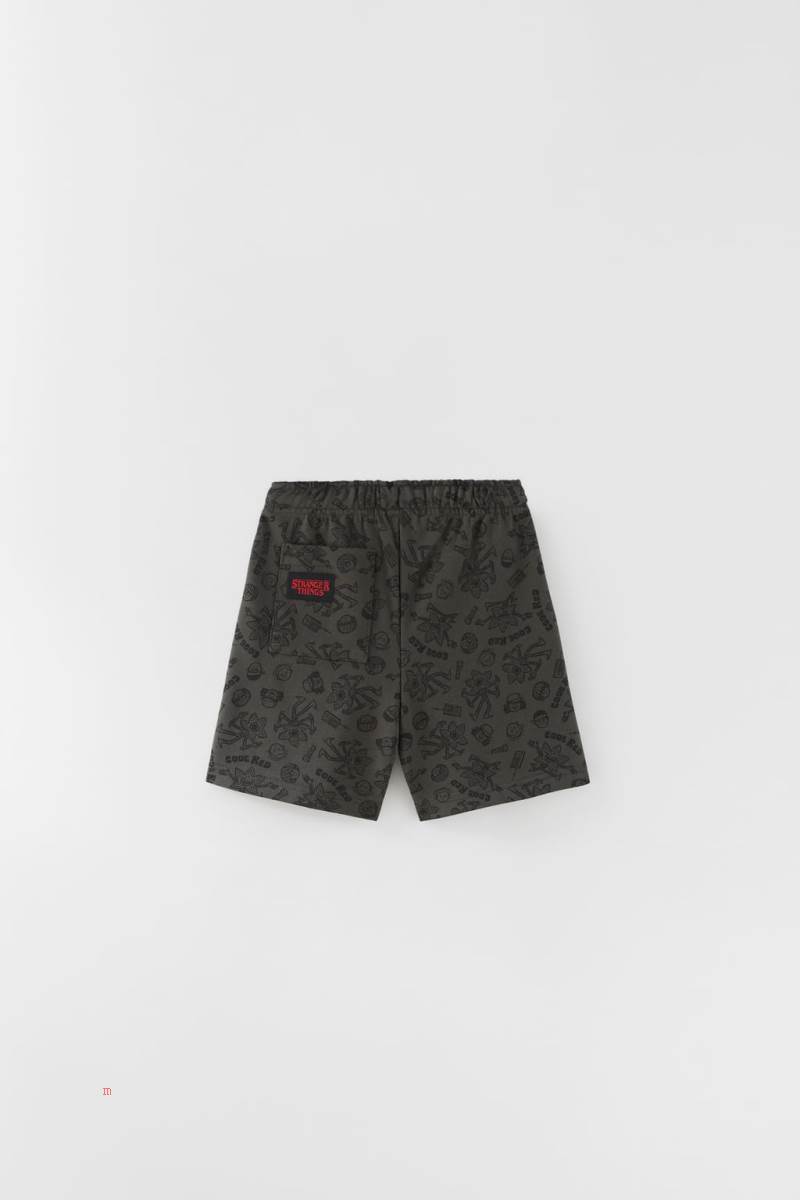 ZARA EMBOSSED STRANGER THINGS TM © NETFLIX PLUSH BERMUDA Shorts Pojke Mörkgrå | AOZBD-2761