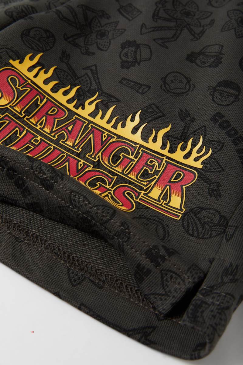 ZARA EMBOSSED STRANGER THINGS TM © NETFLIX PLUSH BERMUDA Shorts Pojke Mörkgrå | AOZBD-2761
