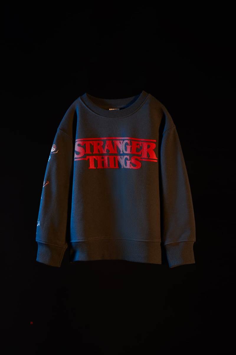 ZARA EMBOSSED STRANGER THINGS TM © NETFLIX Sweatshirt Tjej Mörkgrå | PGNDW-2670