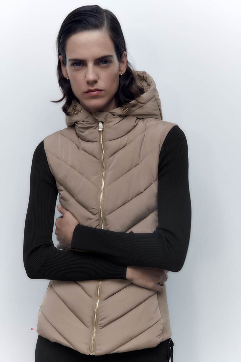 ZARA FITTED PUFFER WITH HOOD Kostym Gilet Dam Bruna | PRACB-0217