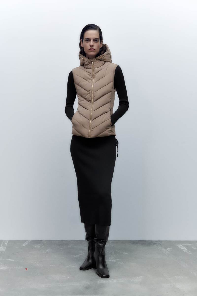 ZARA FITTED PUFFER WITH HOOD Kostym Gilet Dam Bruna | PRACB-0217