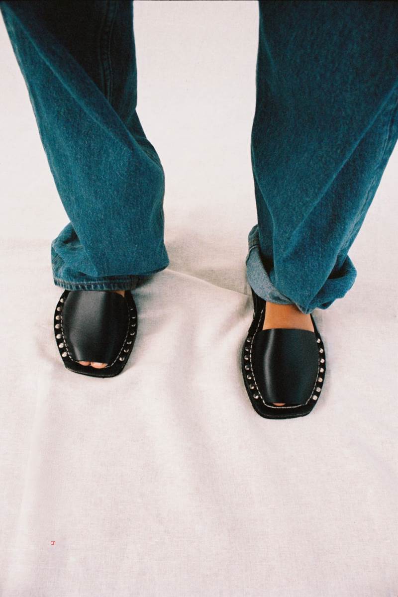 ZARA FLAT LEATHER SLIDER - RIA COLLABORATION Sandaler Dam Svarta | REZMV-6037