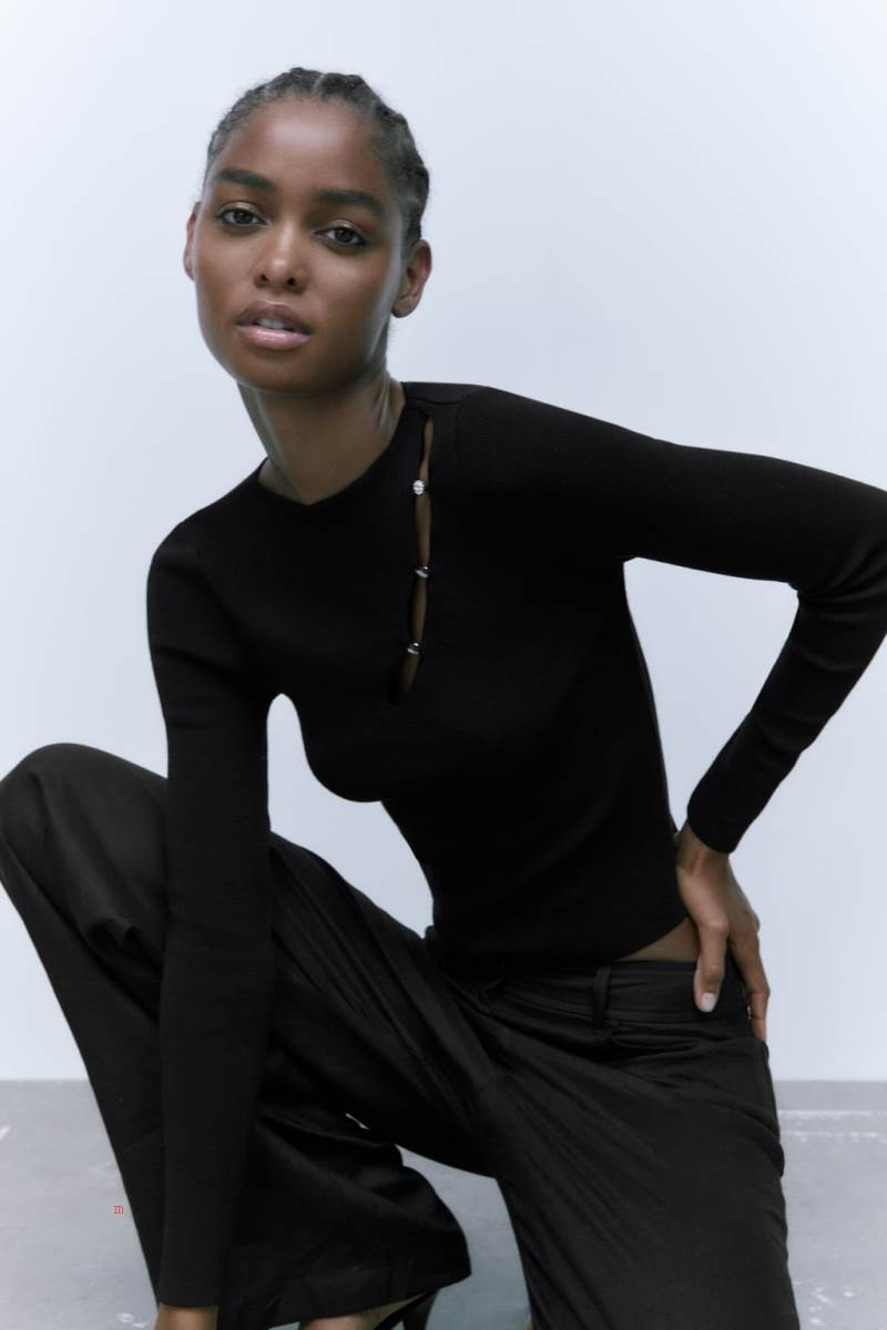 ZARA KNIT WITH CUT-OUT DETAIL AND RHINESTONE BUTTONS Tröjor Dam Svarta | FJQHN-5348