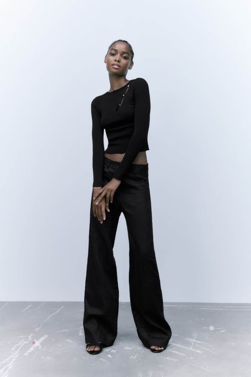 ZARA KNIT WITH CUT-OUT DETAIL AND RHINESTONE BUTTONS Tröjor Dam Svarta | FJQHN-5348