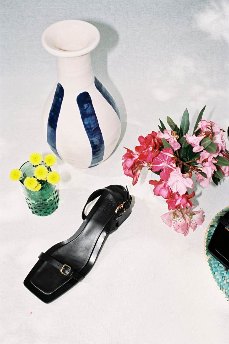 ZARA LOW-HEEL LEATHER WITH BUCKLE DETAIL Sandaler Dam Svarta | CXQTY-8372