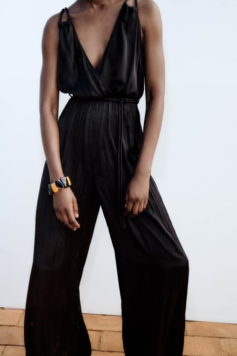 ZARA SATIN WITH WRINKLED EFFECT Jumpsuit Dam Svarta | RYZUJ-5842
