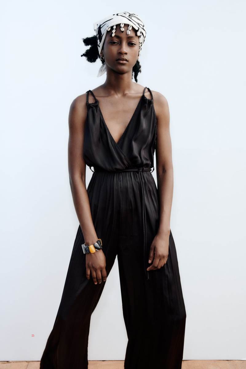 ZARA SATIN WITH WRINKLED EFFECT Jumpsuit Dam Svarta | RYZUJ-5842