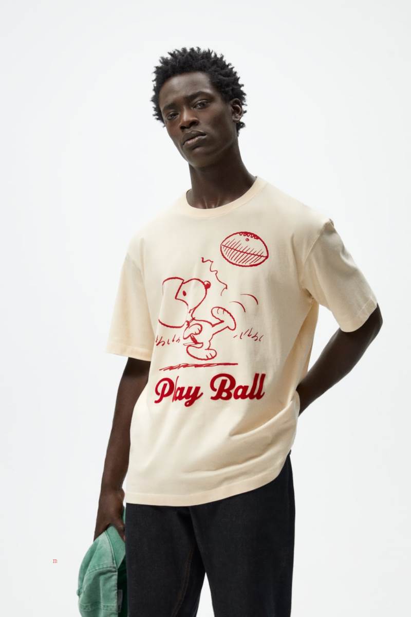 ZARA SNOOPY PEANUTS™ PRINT. T-shirt Herr Vita | SUPNQ-1986