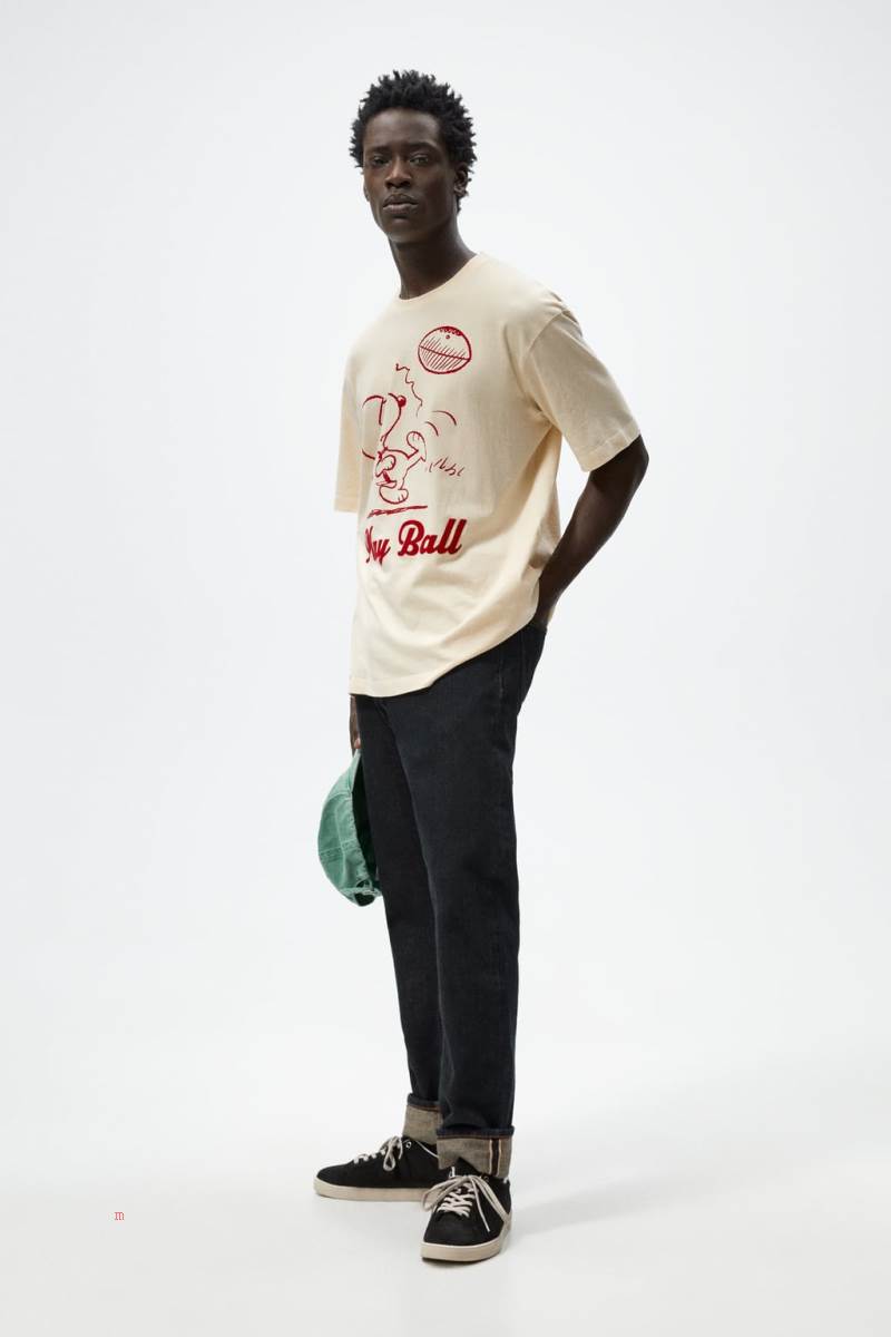 ZARA SNOOPY PEANUTS™ PRINT. T-shirt Herr Vita | SUPNQ-1986