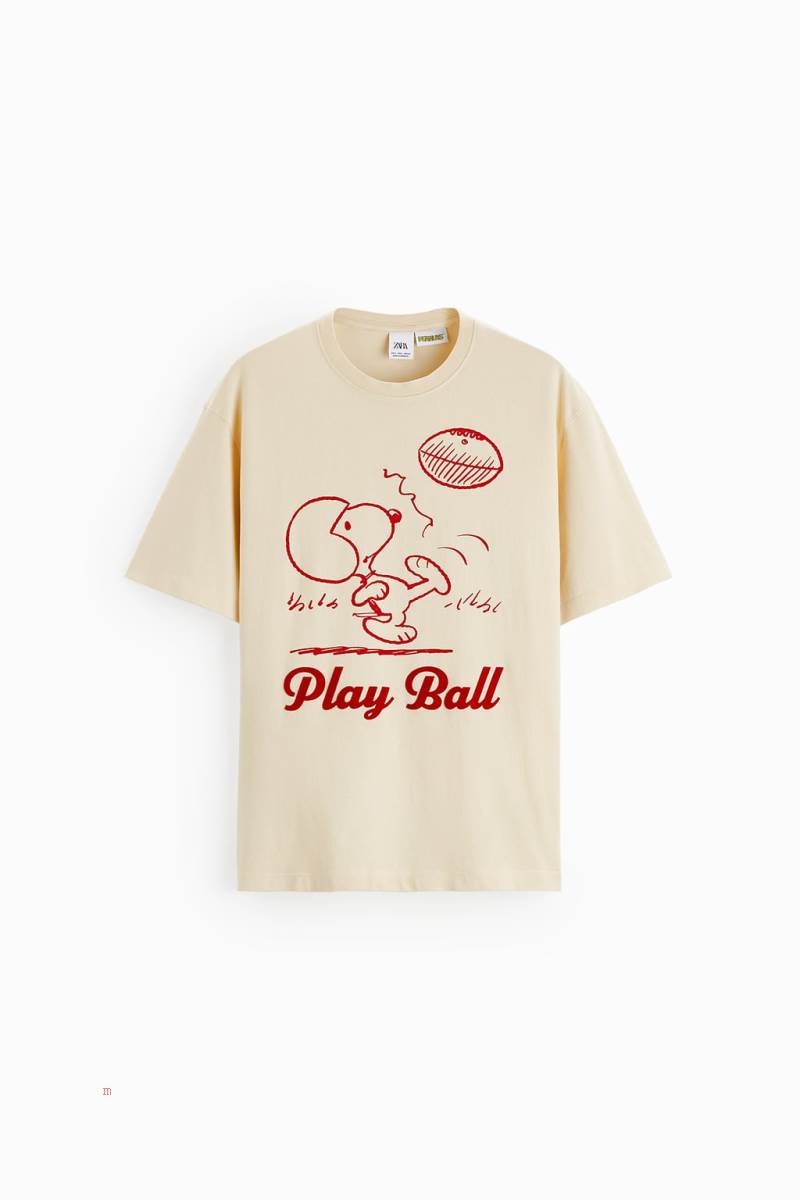 ZARA SNOOPY PEANUTS™ PRINT. T-shirt Herr Vita | SUPNQ-1986
