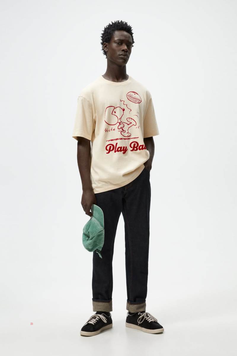 ZARA SNOOPY PEANUTS™ PRINT. T-shirt Herr Vita | SUPNQ-1986