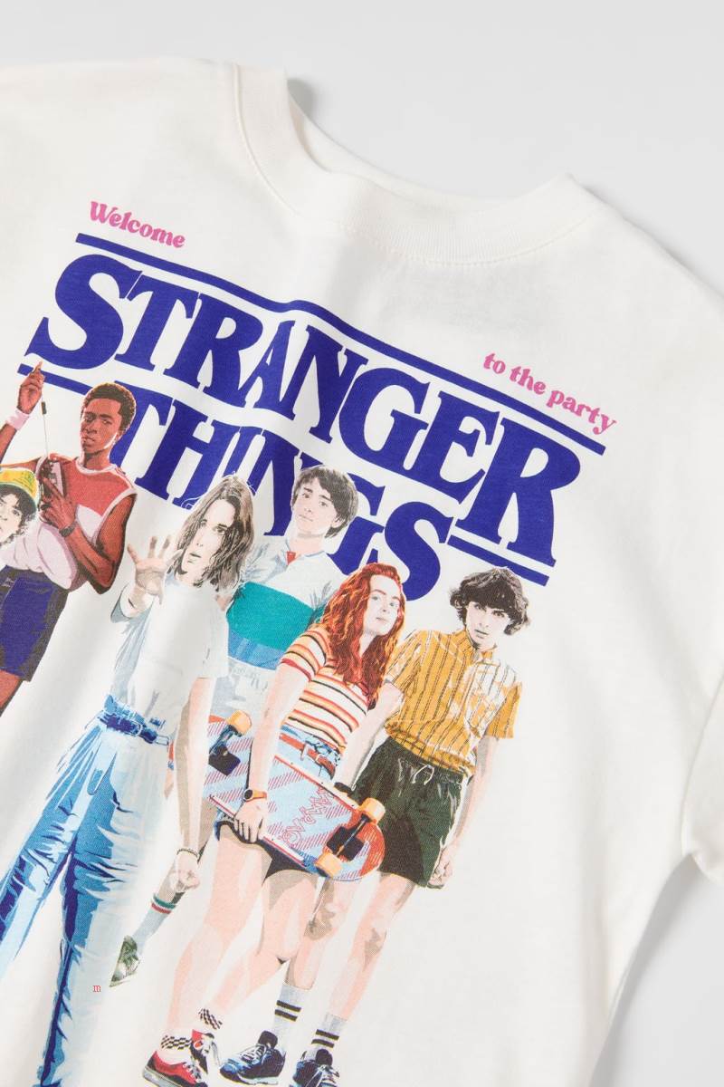 ZARA STRANGER THINGS TM © NETFLIX T-shirt Tjej Vita | LTNSK-4109